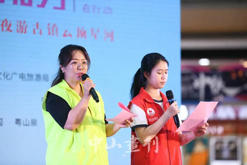 志愿者代表发起文明倡议。 志愿者代表发起文明倡议。