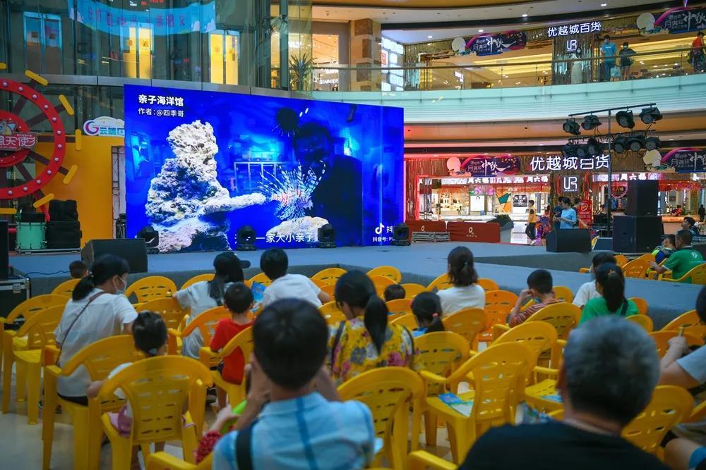 市民观看2020中山文明旅游抖音挑战赛优秀作品集锦。 市民观看2020中山文明旅游抖音挑战赛优秀作品集锦。