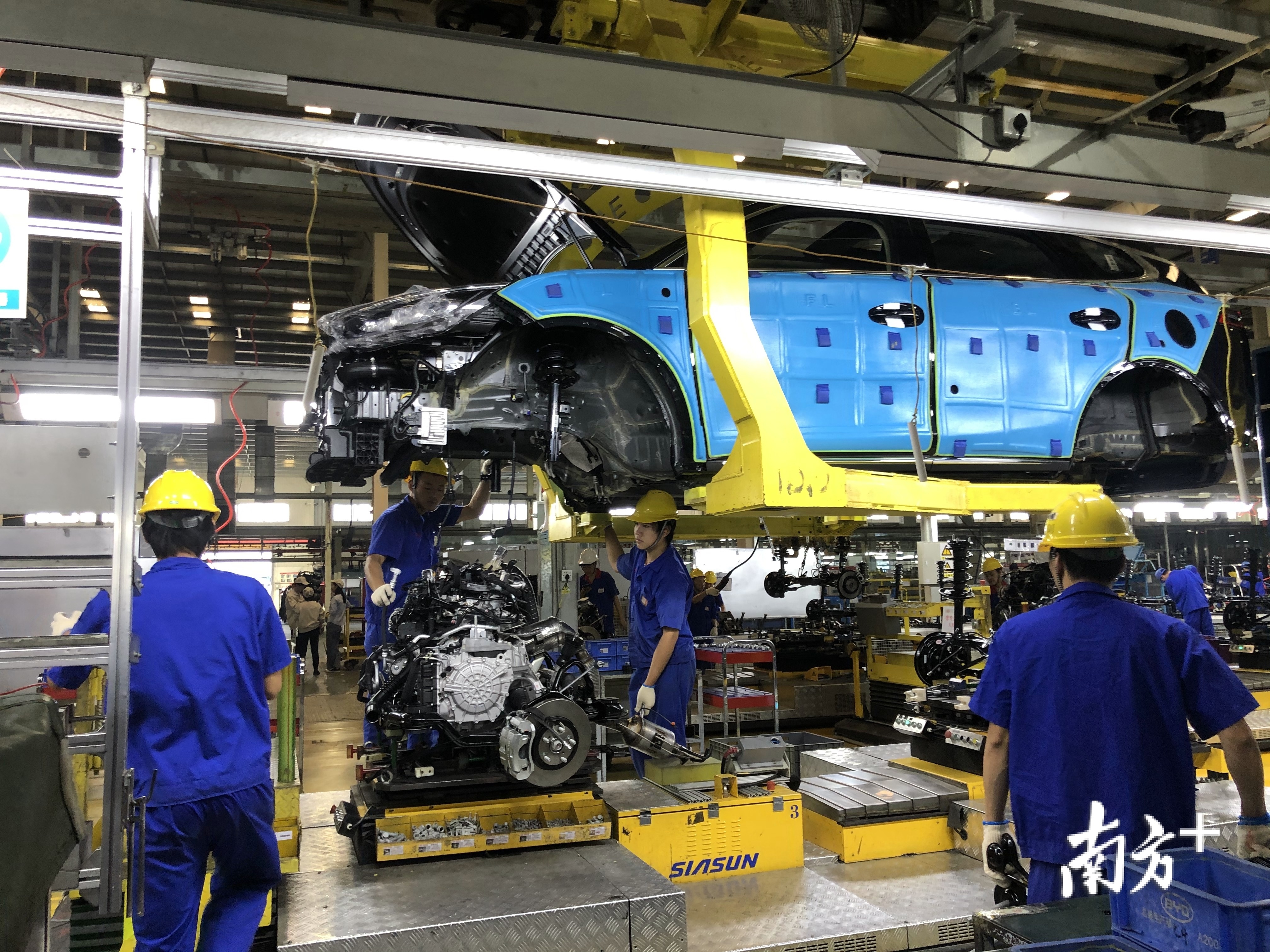 比亚迪支撑起深圳汽车行业。摄影记者李荣华 比亚迪支撑起深圳汽车行业。摄影记者李荣华