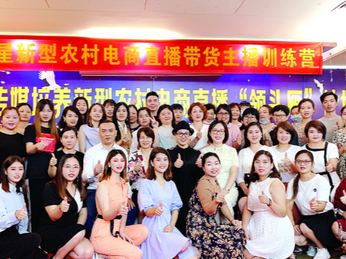 惠城：农妇变主播 特产云销售