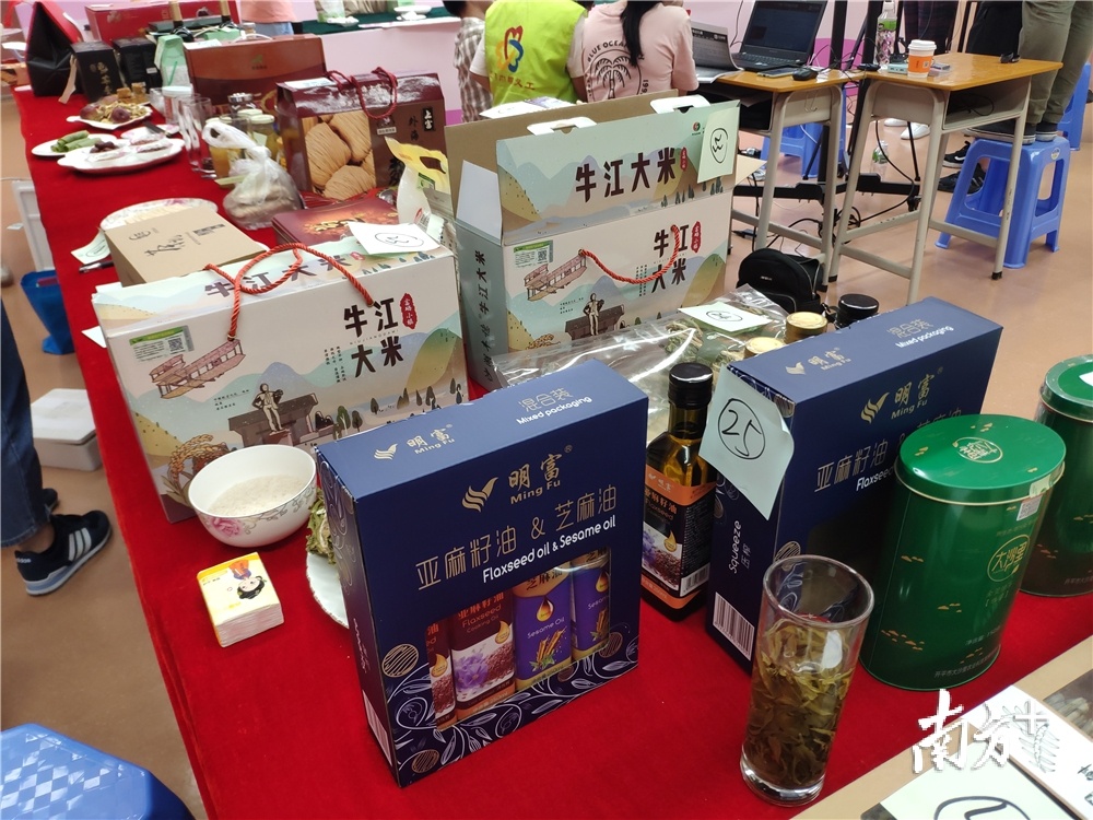 江门五邑地区的名优特产。黄绍侦 摄