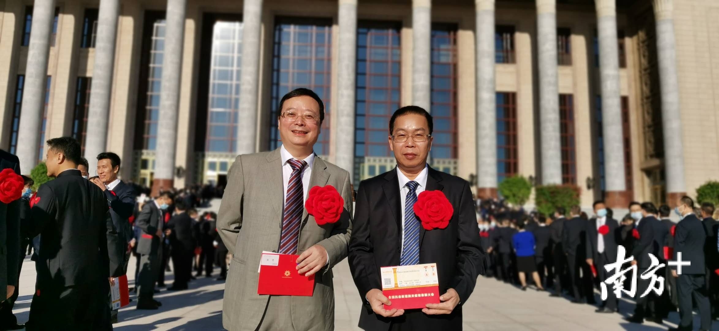 袁勇与李建伟合照