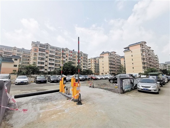 新建停车场得到了附近居民的点赞。