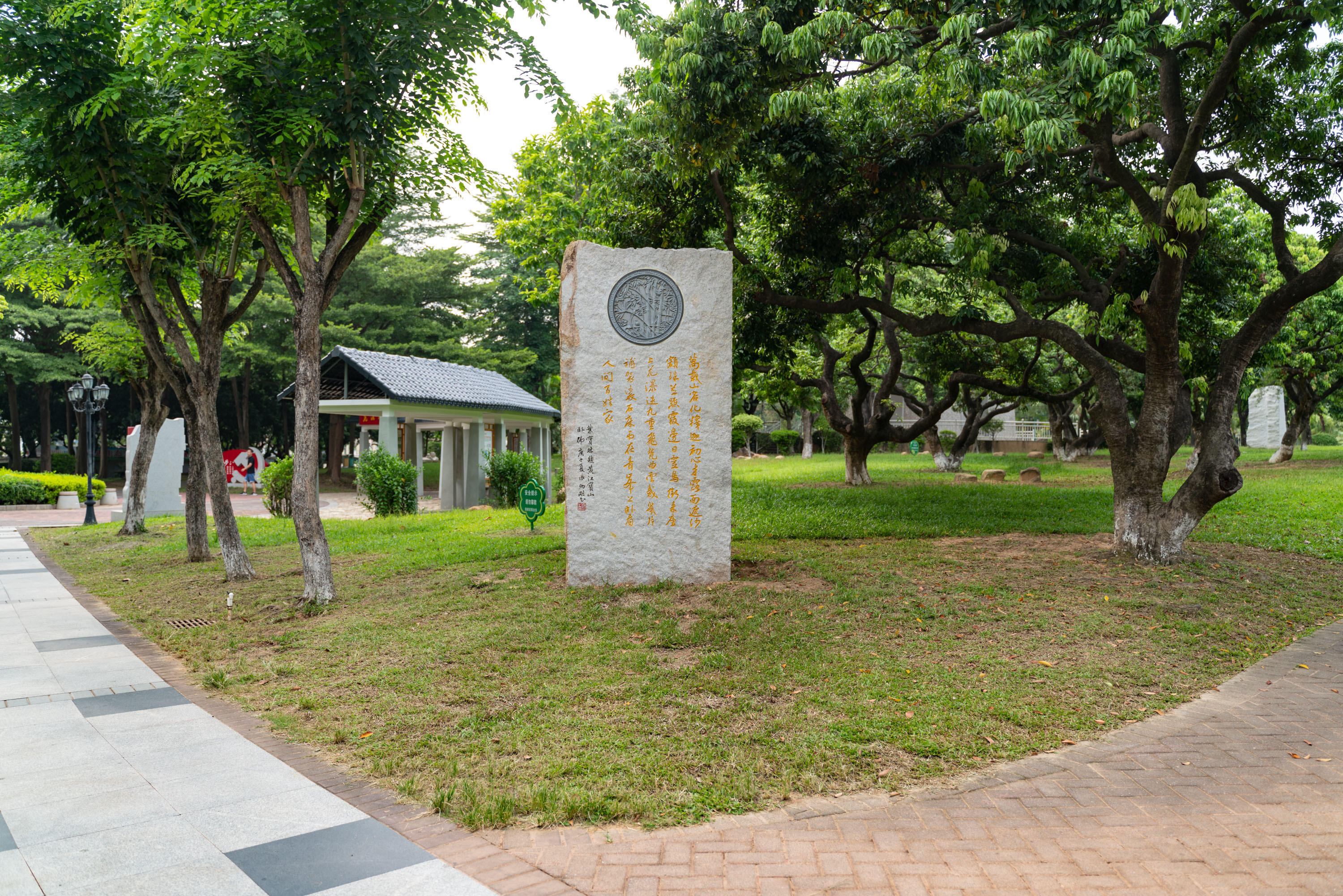 視頻名家詩文爭豔碑林石刻競秀黃江詩詞碑林公園落成