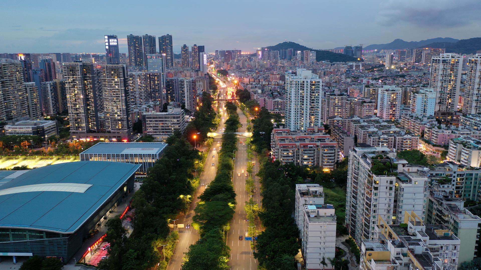“百里长街”续写特区风华:宝安大道成深圳城市空间和功能西向拓展的“脊柱”