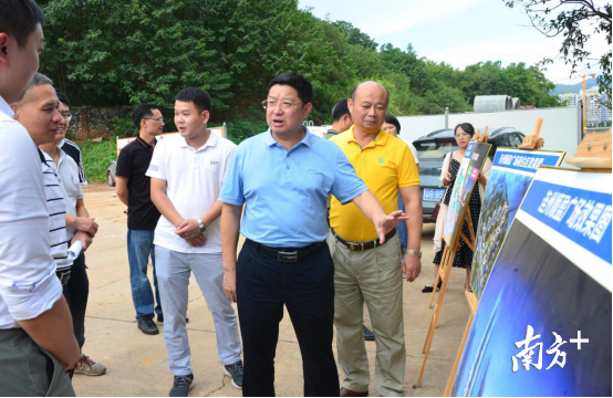 明年底建成连州市体育中心唐庆卫现场办公推进市政项目建设