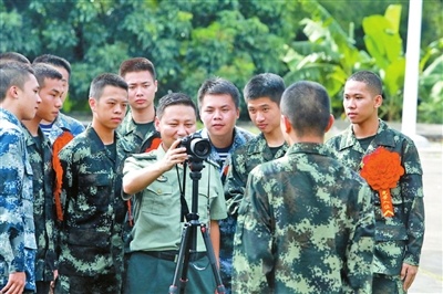 拍张照片留作纪念。赵梓 摄 拍张照片留作纪念。赵梓 摄