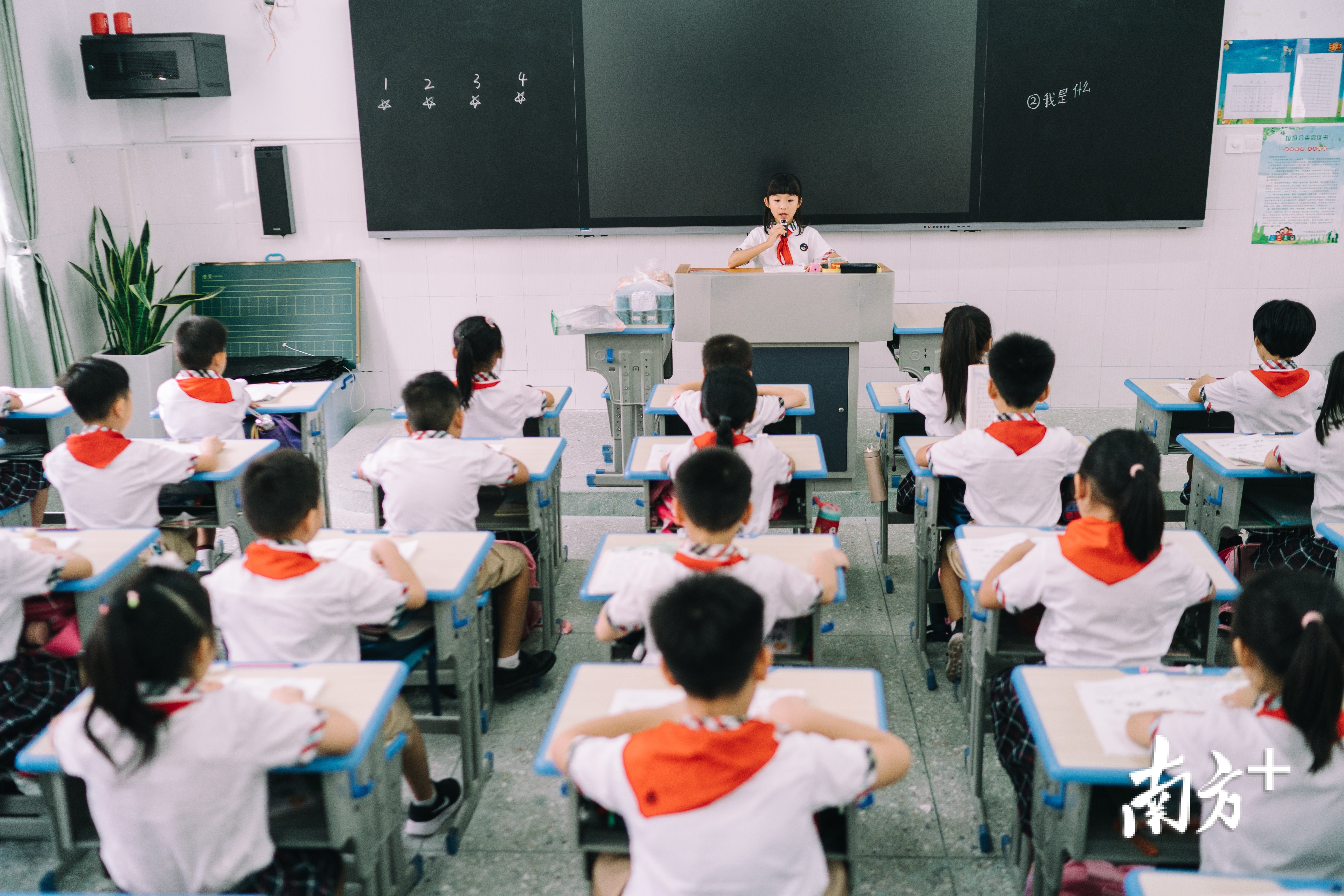 黄玥然很享受在讲台上的感觉。