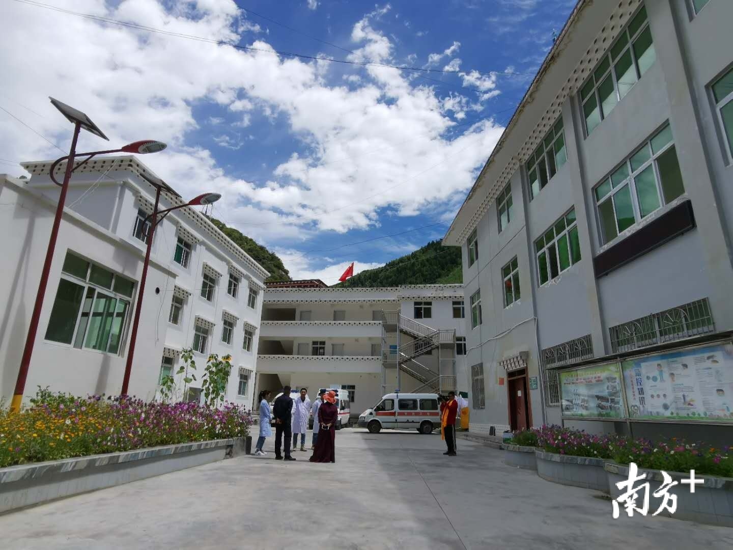 中山帮助四川甘孜州巴塘县措拉区中心卫生院完善业务用房,提升其综合服务能力,满足周边群众看病需求。雷海泉 摄 中山帮助四川甘孜州巴塘县措拉区中心卫生院完善业务用房,提升其综合服务能力,满足周边群众看病需求。雷海泉 摄