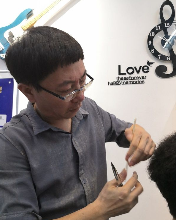 何海生|有梦想谁都了不起!这位龙岗美发“艺术家”闪亮了城中村……