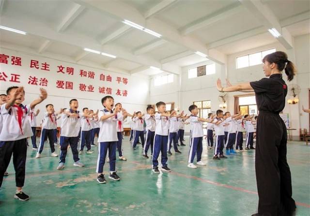 学生|“流动少年宫”走进小学