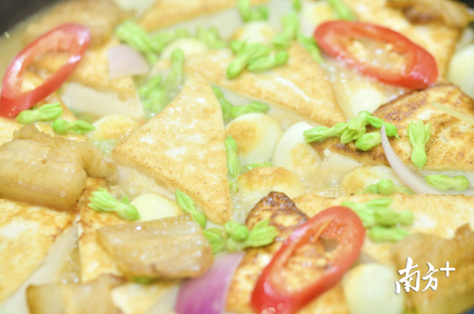 花香汽锅豆腐。 花香汽锅豆腐。