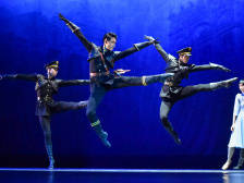 三水：家门口建起大剧场，“演绎”美好生活｜小康生活影像③