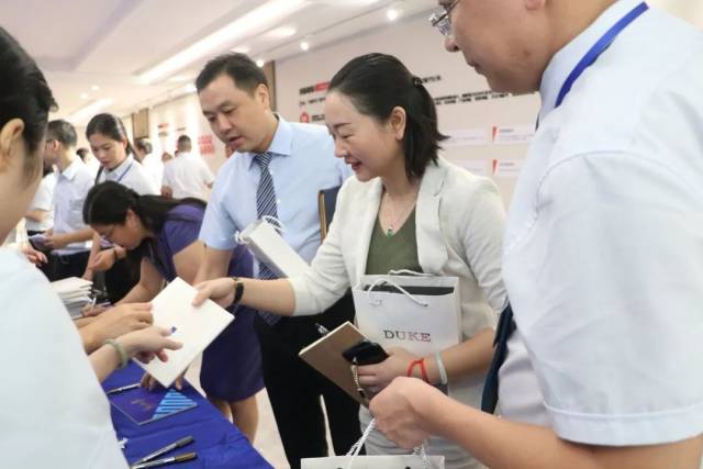 讲师|启新前行，不负芳华丨这个教师节，新明珠奏响讲师华美乐章！