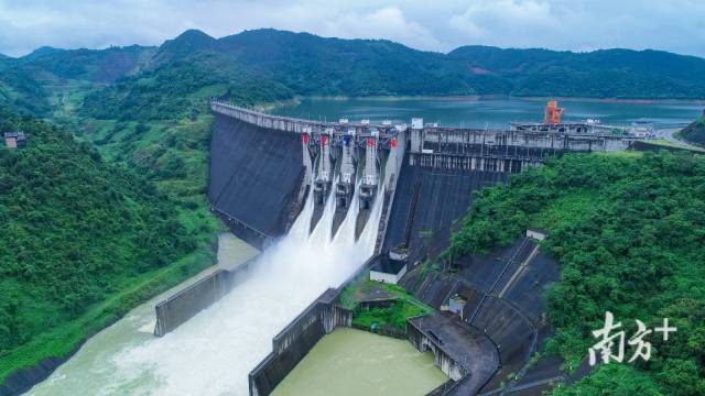 珠江|珠江水系内河货运量突破10亿吨！绿色水运助力大湾区建设