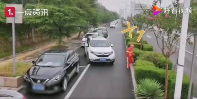 司机|男子屡次停车失败，环卫工阿姨看不下去了……