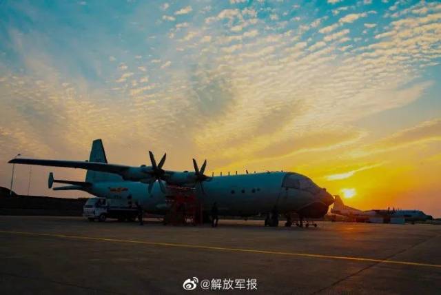 战区|“丢掉幻想准备战斗！”东部战区多型战机跨昼夜训练！（多图）