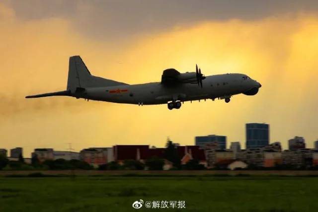 战区|“丢掉幻想准备战斗！”东部战区多型战机跨昼夜训练！（多图）