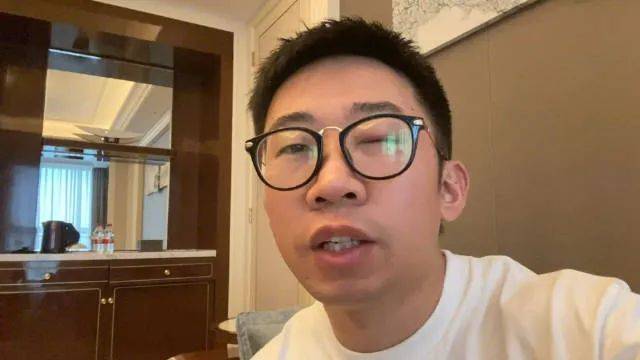 眼睛|【警惕】“三十岁的杨迪五十岁的眼睛，有点吓人！”网友直呼不敢做这事了