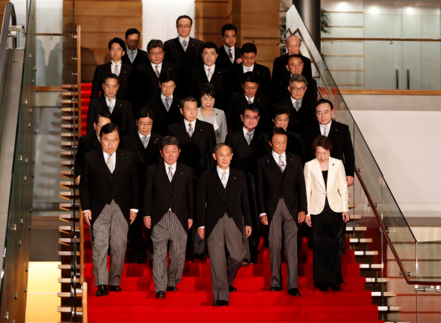 日本|“安倍经济学”不够用了，日本需要新药方|周观天下