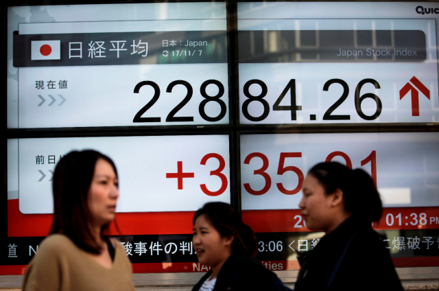 日本|“安倍经济学”不够用了，日本需要新药方|周观天下