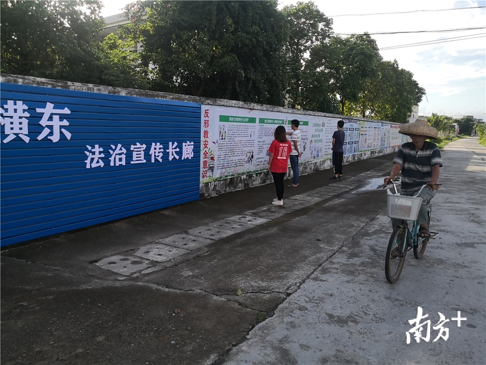 横东法治宣传长廊位于出入6条自然村的必经之地。横东村提供