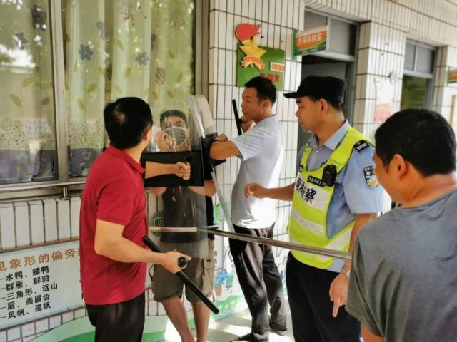 组织|【上品教育】九江上东小学进行防暴应急演练