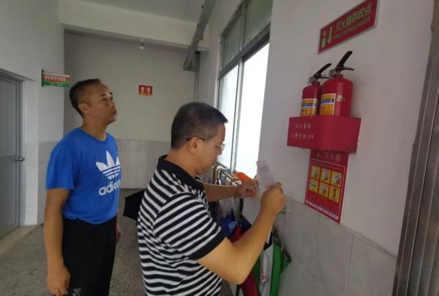 学校|【上品教育】镇教育发展中心谢景如主任莅临我校调研指导