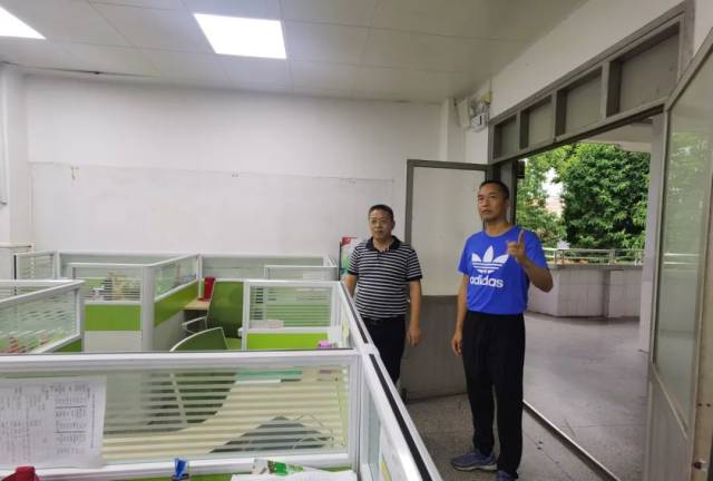 学校|【上品教育】镇教育发展中心谢景如主任莅临我校调研指导
