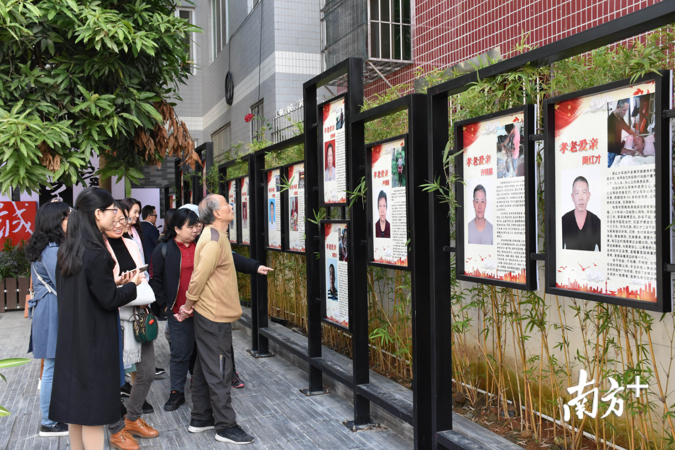 湘桥区新时代文明实践中心有个好人长廊,先进人物的先进事迹激励着大家。 湘桥区新时代文明实践中心有个好人长廊,先进人物的先进事迹激励着大家。