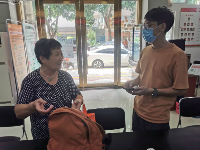 郭婆婆|【岐人·岐事】6旬老人拾金不昧路边等失主,原来已不是第一次~