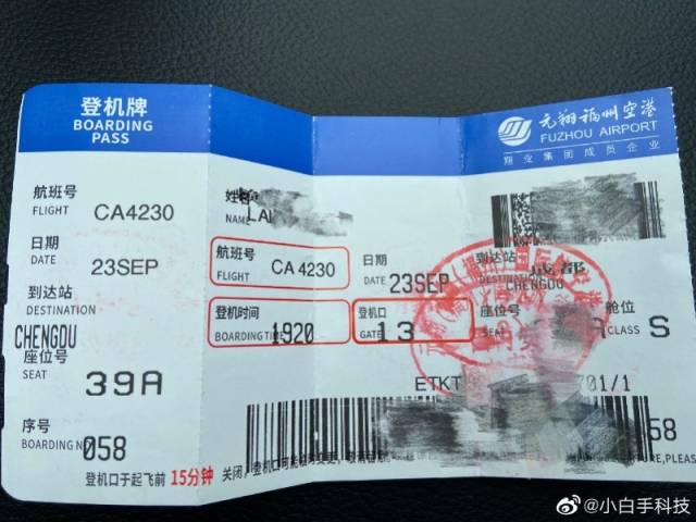 乘客|目击者讲述多人救援国航机上自杀乘客细节：一度恢复生命体征