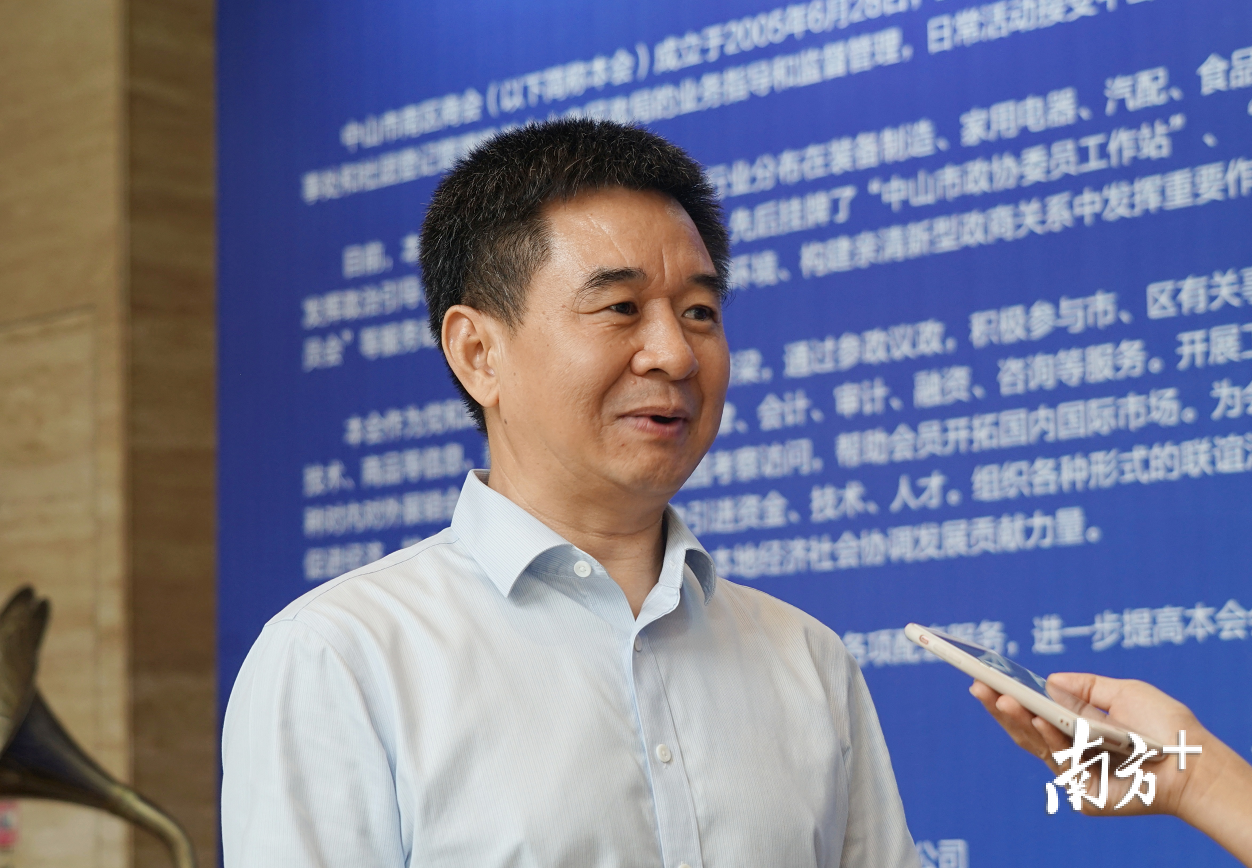 梁世伦。 梁世伦。