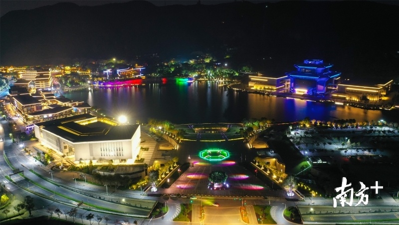 南海西樵国庆献礼红歌云上音乐会活动将在西樵镇樵山文化中心举行。章佳琳 摄