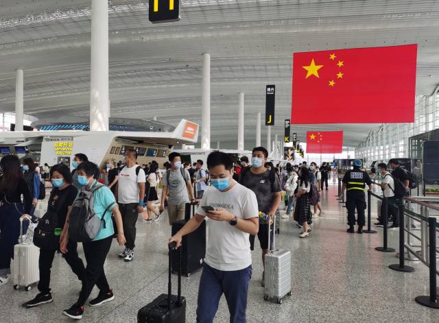 详情|大湾区科创大赛特约·南方+早班车 |“双节”出行高峰从30日13时开始