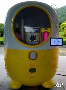 独特的卡通形象,萌住了路过的大小朋友。