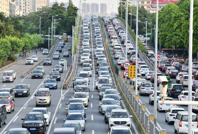 详情|大湾区科创大赛特约·南方+早班车 |“双节”出行高峰从30日13时开始