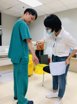 人员|感控科双节前“摆摊”