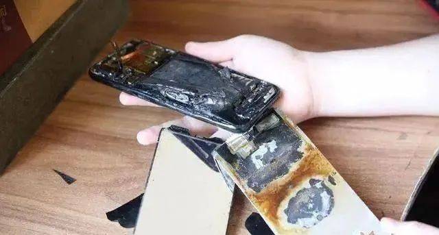 手机|一双儿女身亡！手机充电时突然爆炸