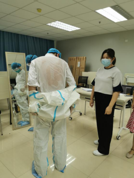 人员|感控科双节前“摆摊”