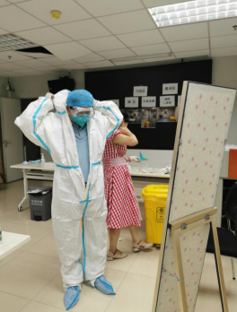 人员|感控科双节前“摆摊”