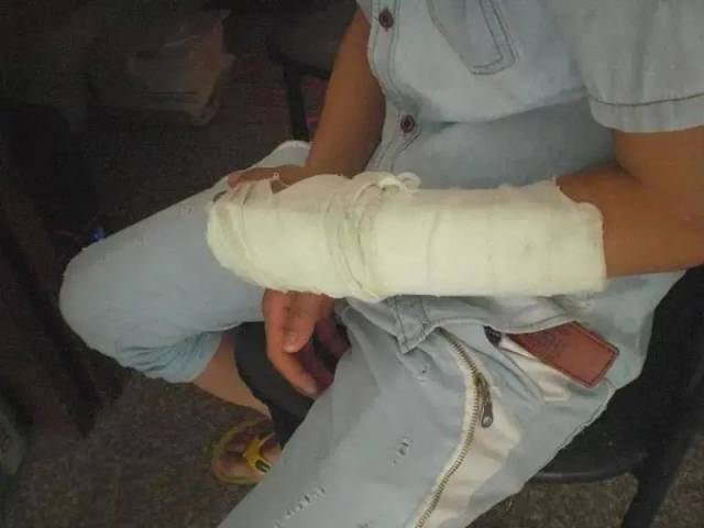 手机|一双儿女身亡！手机充电时突然爆炸