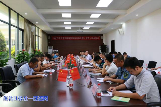 茂湛|高效！茂湛高速巧用茂湛扩建资源 快速处置货车侧翻事故