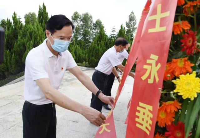 先烈|聚焦||弘扬烈士精神坚定奋斗决心！今天，我镇隆重举行烈士纪念日公祭烈士大会