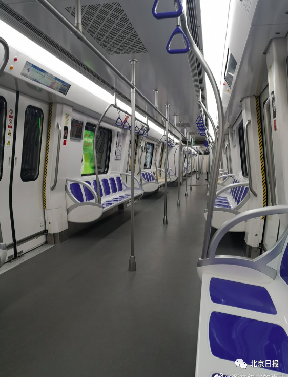 旅客|“这是迟到的春运！”十一假期多地车站出现同一幕，看哭网友