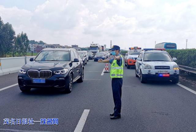 茂湛|高效！茂湛高速巧用茂湛扩建资源 快速处置货车侧翻事故