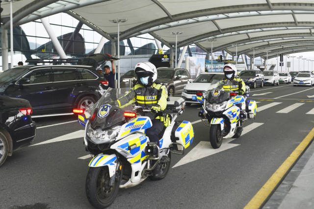 旅客|“双节”我在岗：广东机场民警严守“空中门户”，护航旅客出行