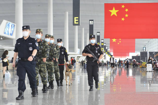 旅客|“双节”我在岗：广东机场民警严守“空中门户”，护航旅客出行
