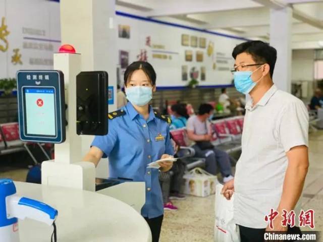 疫情|【庆双节】假期出行，口罩是否还需要佩戴？权威答案来了！