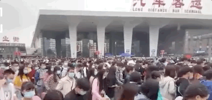 旅客|“这是迟到的春运！”十一假期多地车站出现同一幕，看哭网友